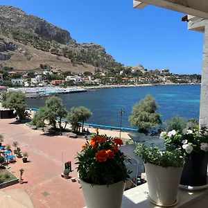 La Piazzetta A Mare House Affittacamere